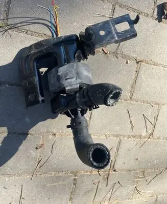 Nissan Leaf I (ZE0) Water pump