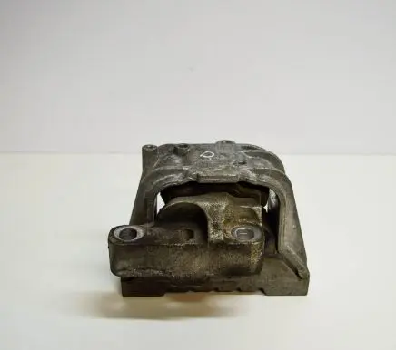 Volkswagen PASSAT B6 Engine mount bracket 1K0199262CG