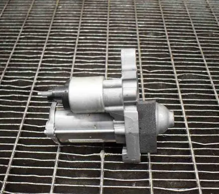 Renault Captur II Starter motor 0001170679 233004646R