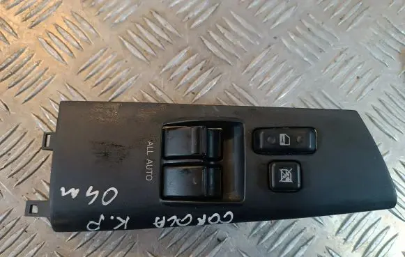 Toyota Corolla Verso E121 Electric window control switch 8482002111 37075B21A04