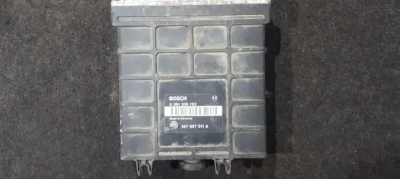 Volkswagen PASSAT B3 Engine control unit/module 0261200752 357907311a