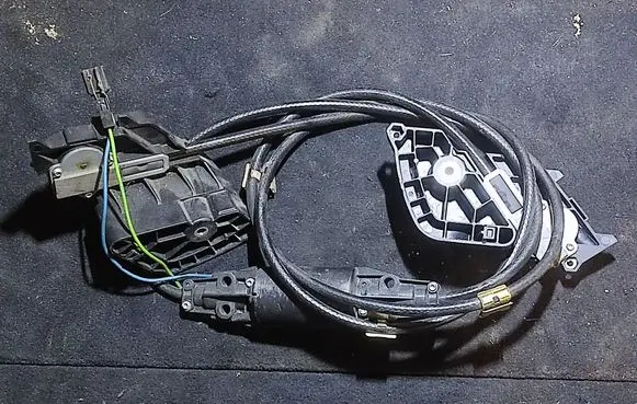 Mercedes-Benz E W211 Curtain motor A2118203942 0747410