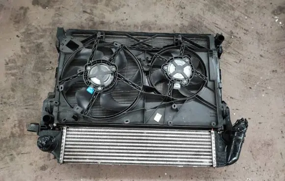Opel Vivaro Radiator set 214816680R 93868357 1180618X