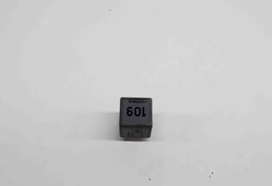 Volkswagen Transporter - Caravelle T5 Fuel pump relay V23134B52X396 1J0906381A