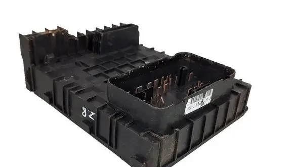 Volkswagen Golf V Fuse module 1K0937125A