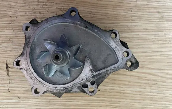 Toyota RAV 4 (XA40) Water pump