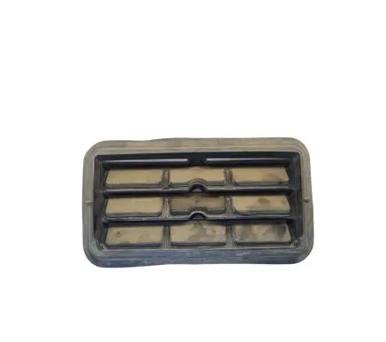 Quarter panel pressure vent