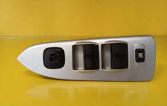 Mazda Premacy Electric window control switch CB8166350A C8HD172