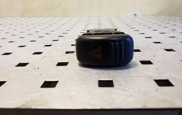 Opel Frontera B Hazard light switch M16328