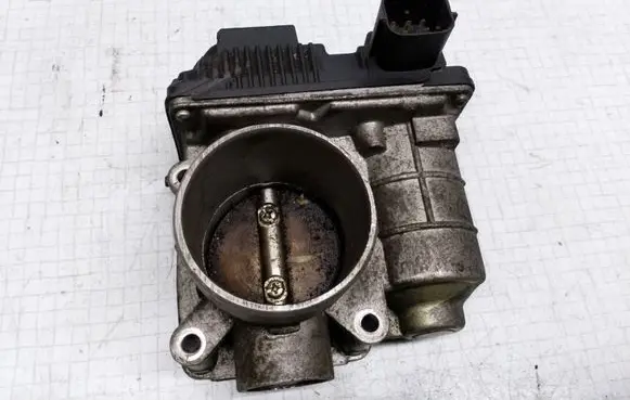 Nissan Primera Throttle valve SERA57601