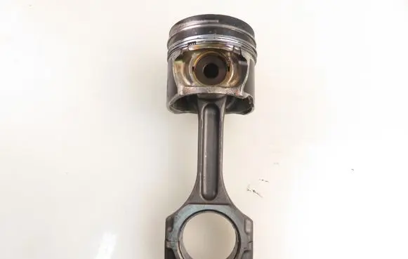 Hyundai Santa Fe Piston with connecting rod 