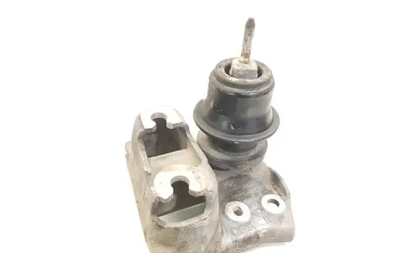 Subaru Outback Engine mounting bracket