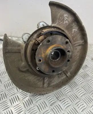 Rear wheel hub spindle/knuckle
