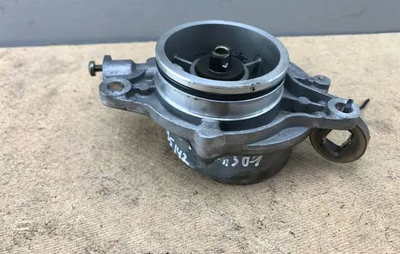 BMW 7 E65 E66 Vacuum pump 7795142 11667795142 11667787366