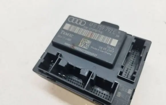 Audi Q7 4L Door control unit/module 4F0959792E 4F0910793E 0033TFJ0001
