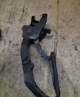 Mercedes-Benz E W211 Accelerator throttle pedal 91718311