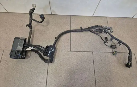 Hyundai i30 Positive cable (battery) 91855A6890