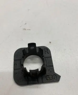 BMW 5 G30 G31 G38 Front parking sensor holder (PDC) 7385352