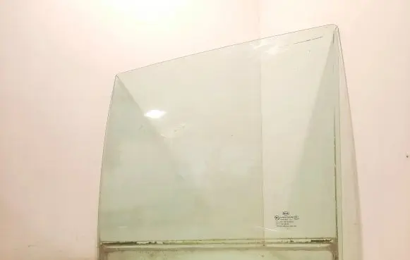 KIA Carens II Rear door window glass AS2