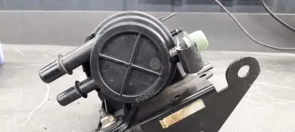 Jaguar S-Type Valve vacuum XW4E-9C915-AB