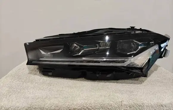 Skoda Superb B9 Headlight/headlamp 3P1941015B LF77309