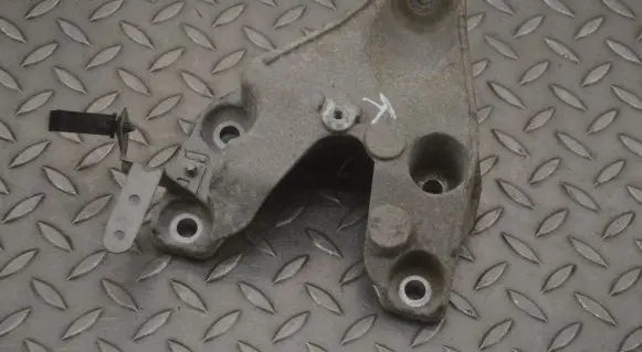 BMW 4 F32 F33 Engine mounting bracket 6785053