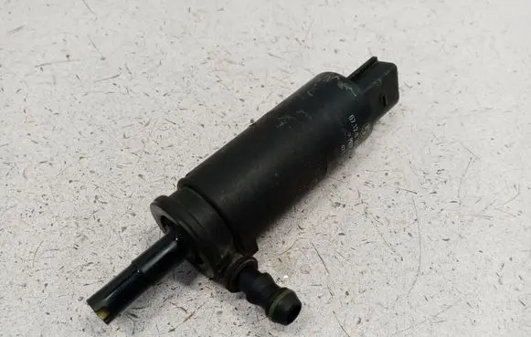 BMW 5 E39 Headlight washer pump 67128377613