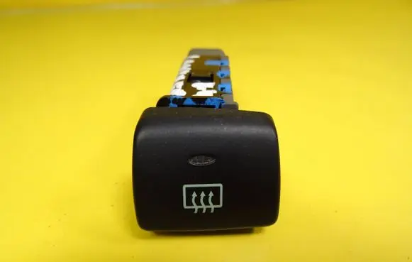 Hyundai Santa Fe Windscreen/window heater switch 9371026500