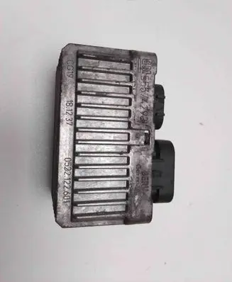 Opel Zafira C Glow plug pre-heat relay 55574293