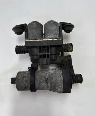 BMW 5 E39 Coolant heater control valve 8374994