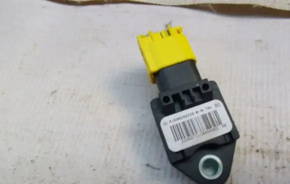 Mercedes-Benz B W245 Airbag deployment crash/impact sensor A1698202226 1698202226