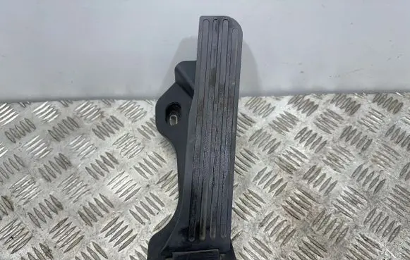 Volkswagen Tiguan Accelerator throttle pedal 1K1723503R