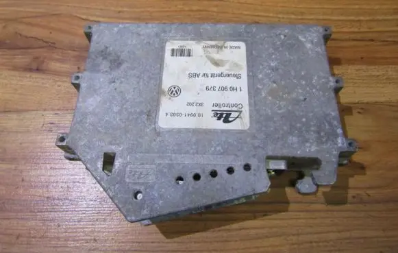 Volkswagen Golf III ABS control unit/module 1h0907379 3x2202