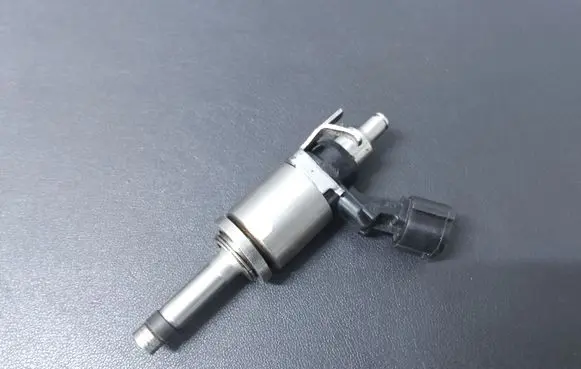 Nissan Pulsar Fuel injector 4350R0060
