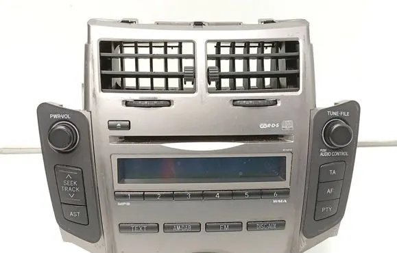 Toyota Yaris Radio/CD/DVD/GPS head unit 861200D510