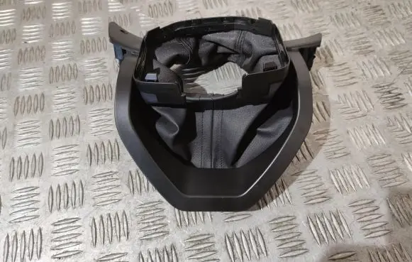 Steering wheel column trim