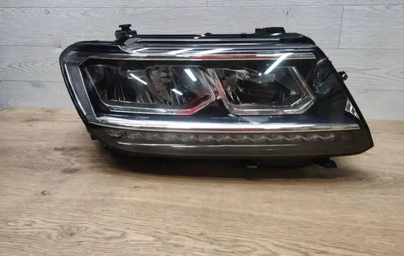 Volkswagen Tiguan Headlight/headlamp 5NB941036B