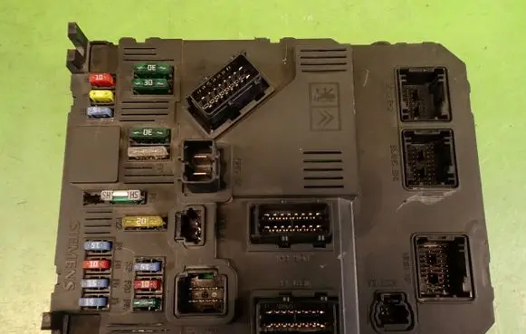 Peugeot 407 Fuse module