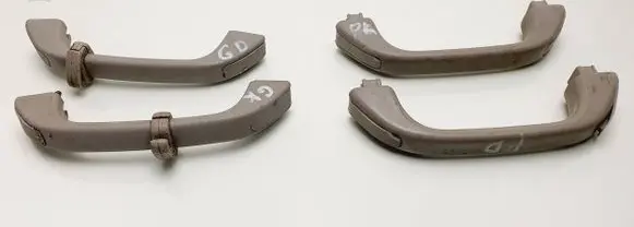 Opel Frontera B A set of handles for the ceiling 