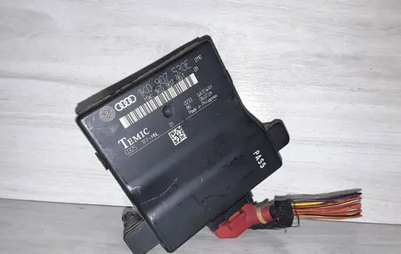 Volkswagen Golf V Gateway control module 1K0907530E