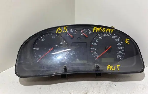 Volkswagen PASSAT B5 Speedometer (instrument cluster) 3B0920802G