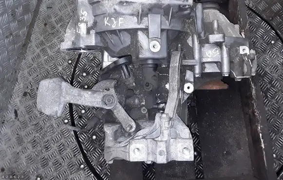 Skoda Yeti (5L) Manual 5 speed gearbox KJF KJF130315 1415381