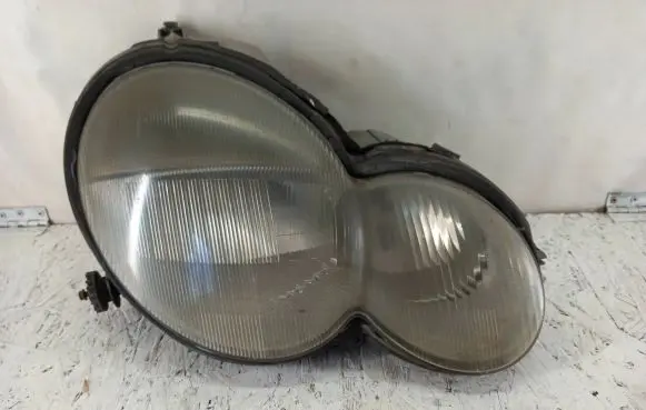Mercedes-Benz C W203 Headlight/headlamp 15084600