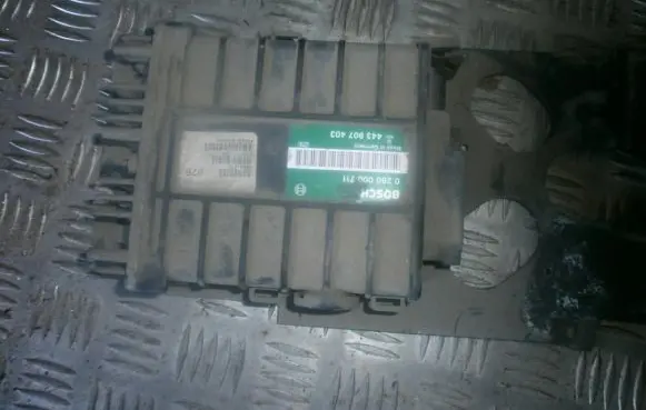 Volkswagen PASSAT B3 Engine control unit/module 0280000711 443907403