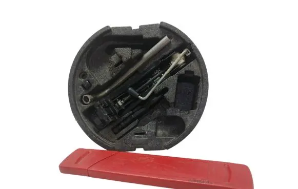 Skoda Octavia Mk2 (1Z) Tool set 1Z0012115B 1K0011031K 1T0805615A