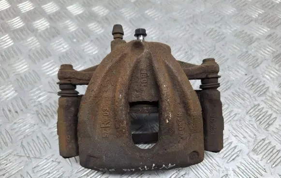 Toyota Avensis T250 Front brake caliper 4773005060
