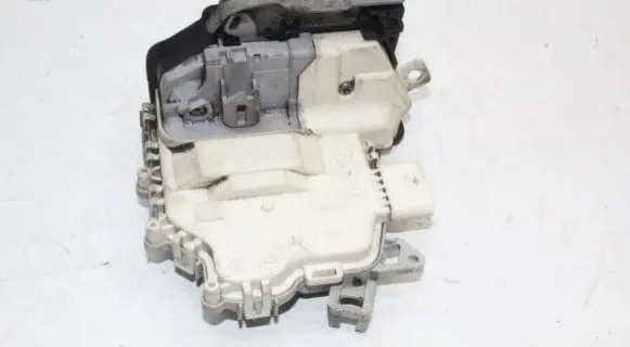 Audi TT TTS Mk2 Front door lock 8J2837015C