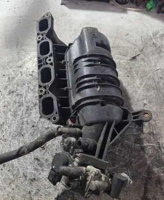 Toyota Avensis T250 Intake manifold 