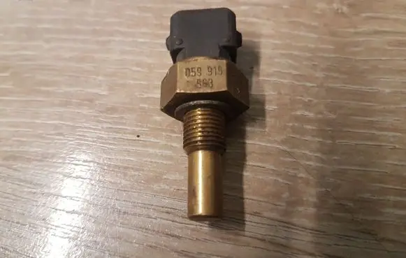 Audi A4 S4 B5 8D Oil temperature sensor 059919563