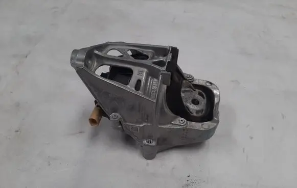 Audi Q7 4M Engine mount bracket 4M0199371C